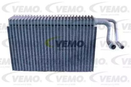 Випарник кондиціонера на БМВ 6  Vemo V20-65-0013.