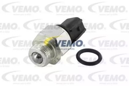 Выключатель фары заднего хода на Volvo S60  Vemo V25-73-0033.