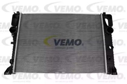 Радиатор охлаждения двигателя на Mercedes-Benz E280 Vemo V30-60-1291.