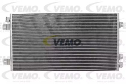 Радиатор кондиционера на Рено Мастер 2 Vemo V40-62-0037.