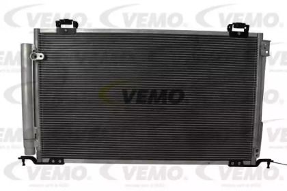 Радиатор кондиционера Vemo V70-62-0007.
