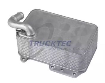 Масляный радиатор на Ауди Ку5  Trucktec Automotive 07.18.063.