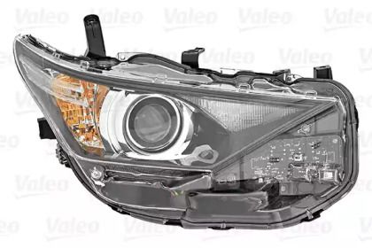 Права світлодіодна фара ближнього світла на Toyota Auris  Valeo 046699.