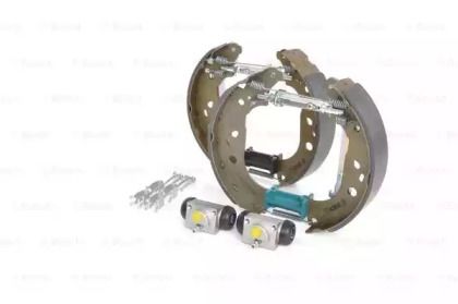 Барабанные тормозные колодки на Ford Focus 2 Bosch 0 204 114 647.