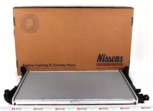 Радиатор охлаждения двигателя на Nissan Primastar  Nissens 630709.