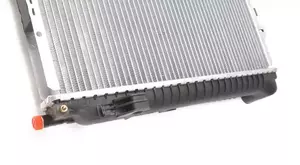 Радиатор охлаждения двигателя на Mercedes-Benz E300 NRF 50575.