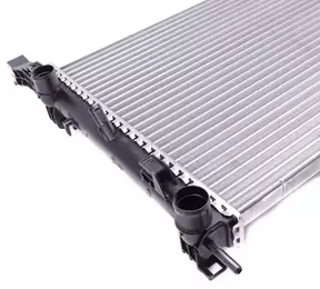 Радиатор охлаждения двигателя Renault 82 00 418 327 фотография 4.